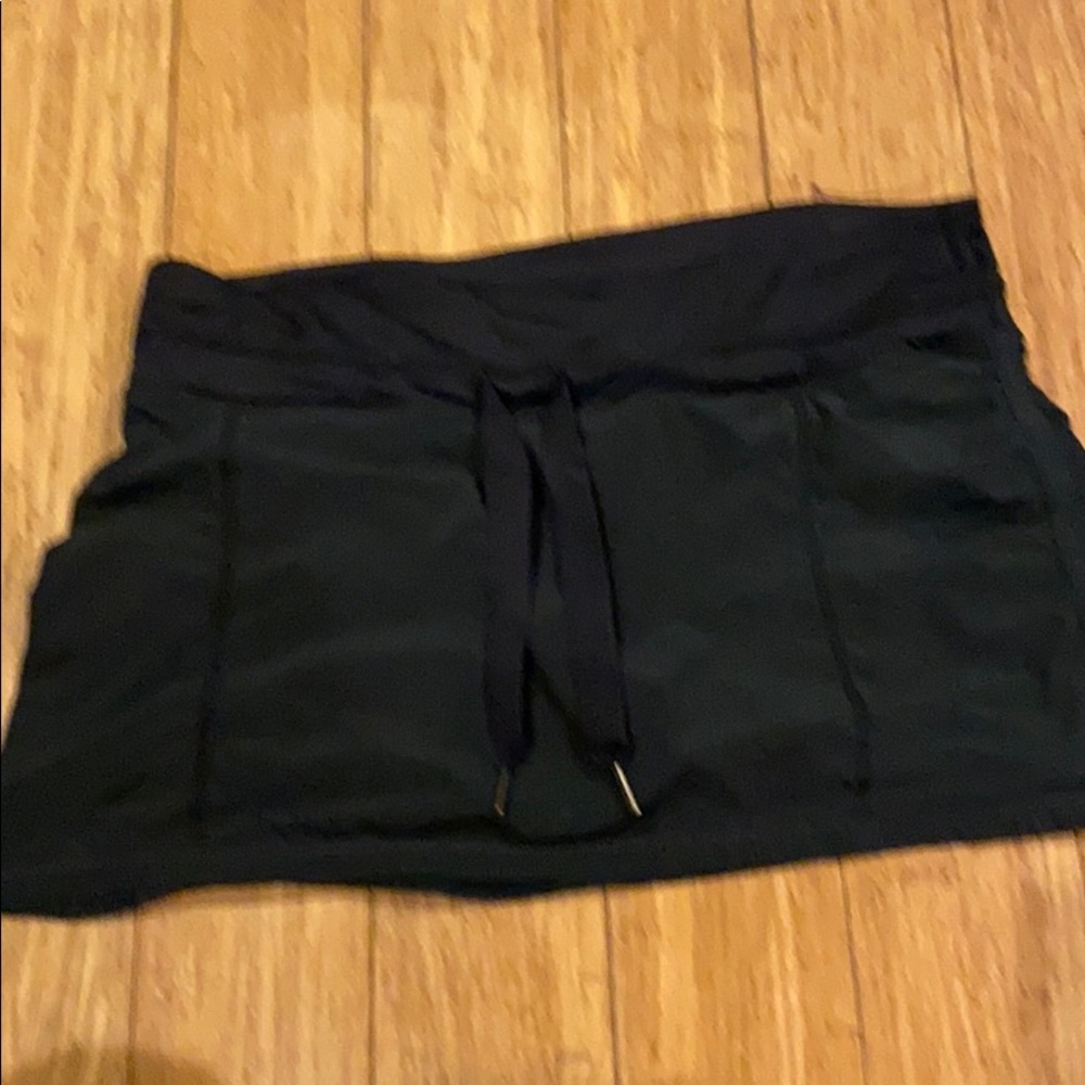 Lululemon black tennis skirt straight style